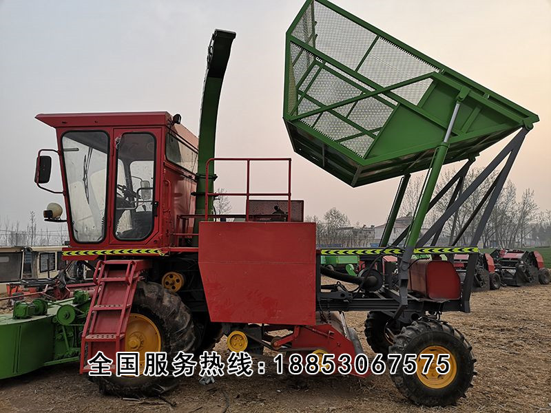 內(nèi)置圓盤(pán)式青儲(chǔ)機(jī)