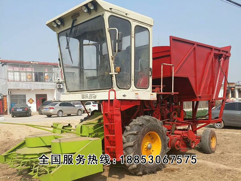 內(nèi)置圓盤式青儲(chǔ)機(jī)