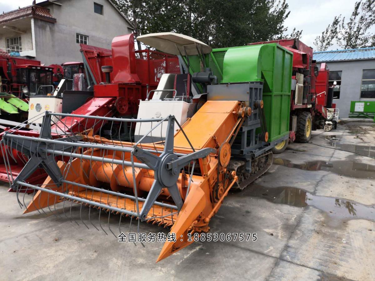 履帶自走式青儲機