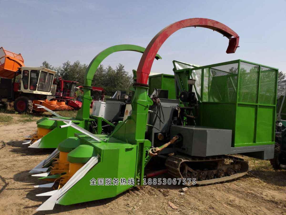 履帶自走式青儲機