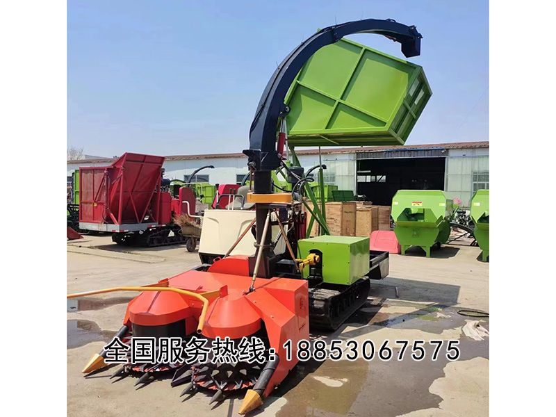 履帶自走式青儲(chǔ)機(jī)